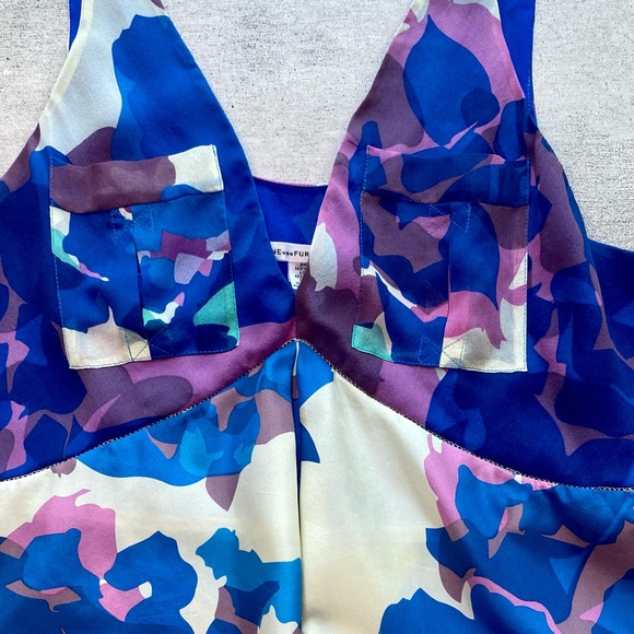 Diane Von Furstenberg Floral Silk Blouse Size 12 - Picture 4 of 6